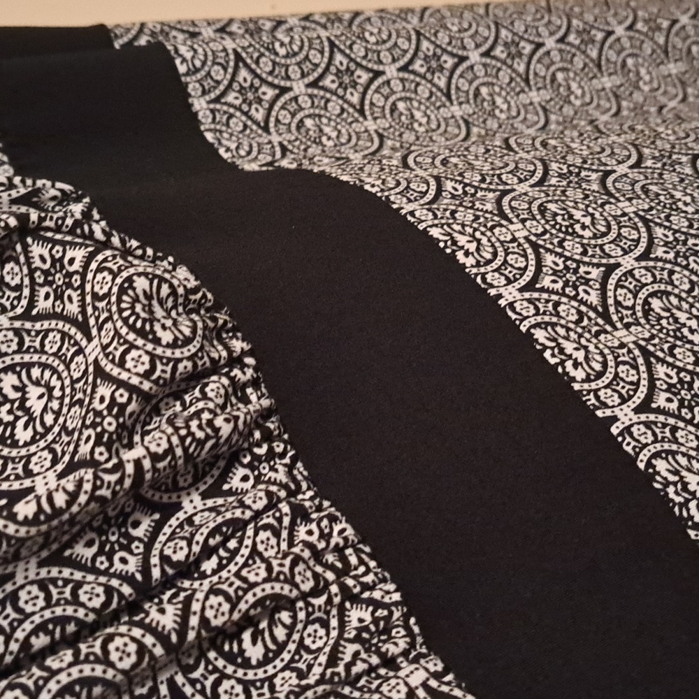 CJ Banks Dress.  1X - Picture 5 of 9
